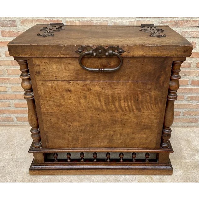 Early 20th Century French Hand-Carved Wooden Trunk For Sale - Image 3 of 13