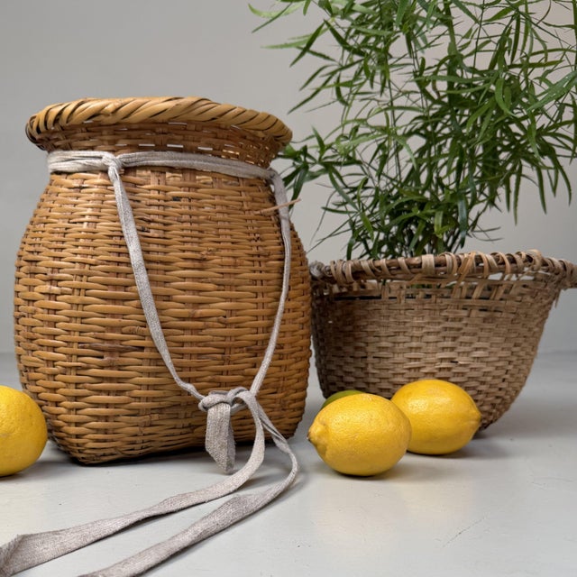 Decorative Japanese basket in handwoven bamboo, with a beautifully rounded body and a gently narrowing neck. Dimensions:...
