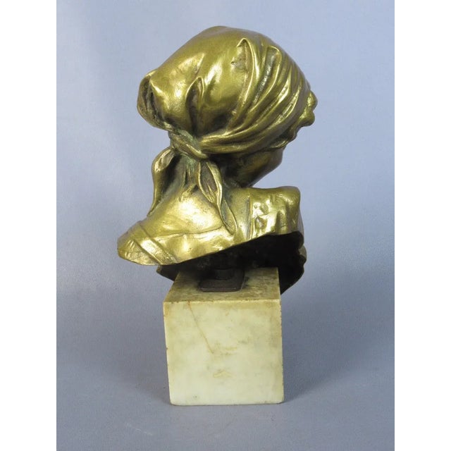 Fantastic ornamental statue in vintage brass, bust figure of a woman with a smile, marble base, excellent Italian...