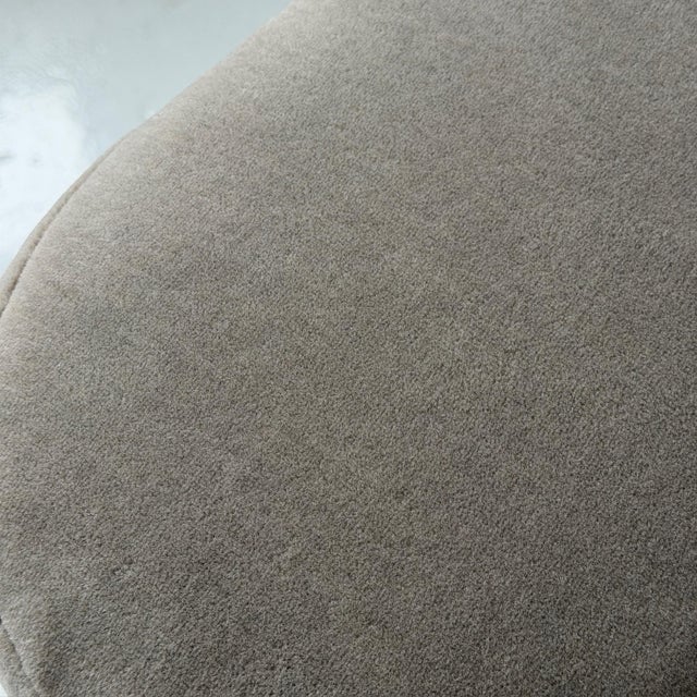 Nautilus Sofa by Vladimir Kagan for Directional c. 1980s. For Sale In Chicago - Image 6 of 8