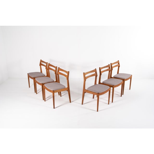 Set of six Danish mid-century modern dining chairs produced in Denmark by Vamo Sønderborg. The chairs are made of solid...