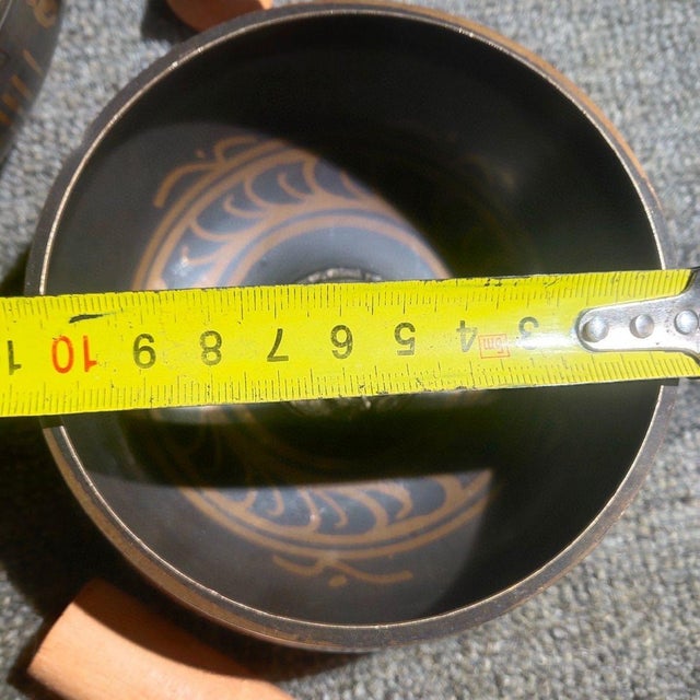 Metal Vintage Chinese Chased Copper "Singing Bowl" Set (4 Pieces) With Wooden Mallets - 1727g For Sale - Image 7 of 10
