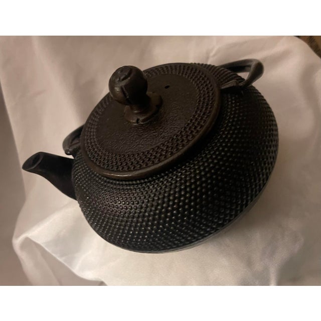 Early 20th Century Iwachu Japanese Iron Tea Kettle Tetsubin Nambu Tekki Hobnail Signed For Sale - Image 10 of 12