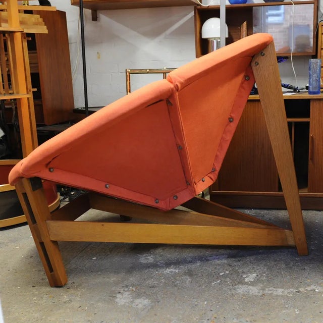 Large Mid-Century Fibreglass Pink and Yellow Flower / Daisy Chair on Wooden Tripod Stand, 1960s For Sale - Image 10 of 12