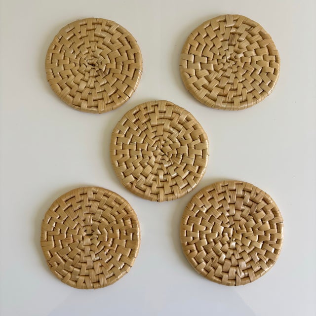 Shell Vintage Coastal Round Sea Shell Basket With 5 Coasters with Seashell Catchall Basket - 6 pcs For Sale - Image 7 of 8