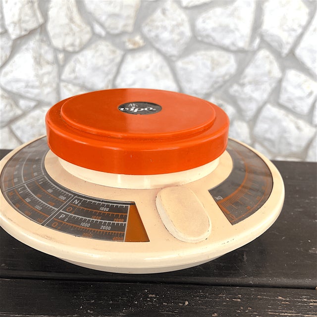 Space Age Orange Flying Saucer Mechanical Kitchen Scale with Calorie Counter from Vipo, 1970s For Sale - Image 6 of 10