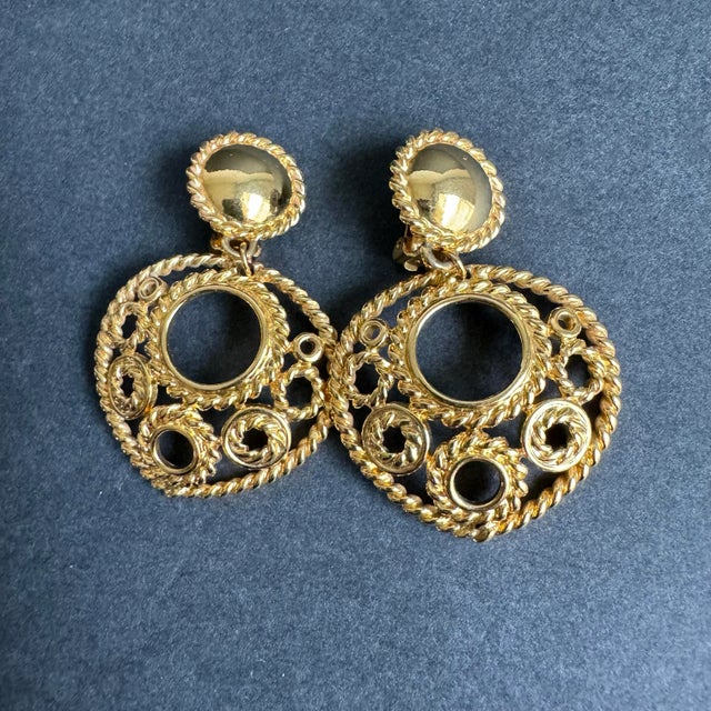 Vintage Gold Tone Filigree Earrings Clip-On Dangle Drop 90s Statement Jewelry Very cool earrings, wear them with jeans or...