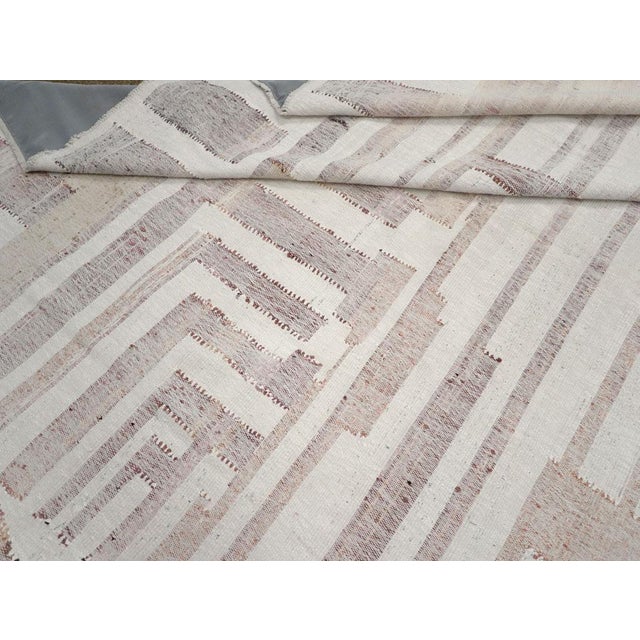 Ivory Galerie Shabab Collection Mid-20th Century Turkish Flatweave Kilim Carpet For Sale - Image 8 of 8