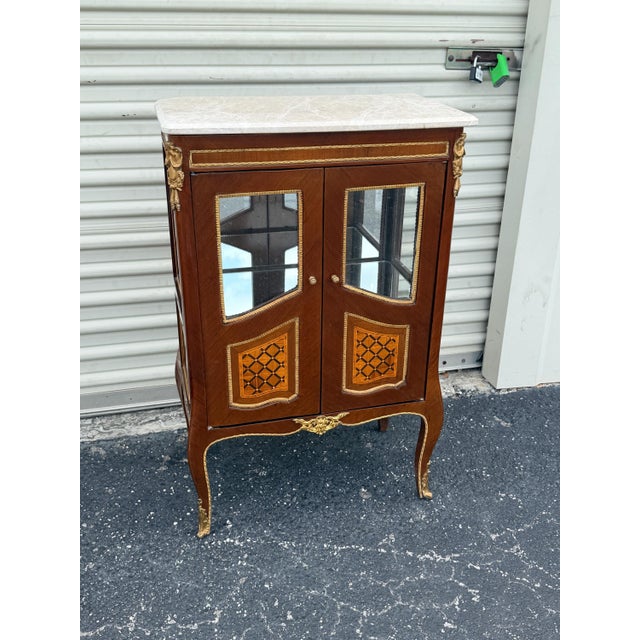 French Louis XV Style Marble Top Cabinet | Elegant Glass Door Display Chest | Vitrine For Sale - Image 4 of 9