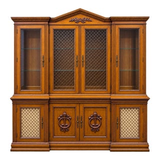 Vintage Davis Cabinet Co. 1657 Hutch – Fleming Walnut Breakfront China Cabinet For Sale