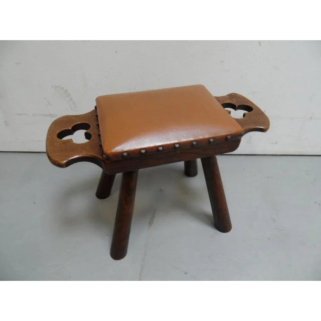 Vintage Oak Milk Stool with Leather Top, 1890s, in Very Good conditions. Designed 1890 to 1919