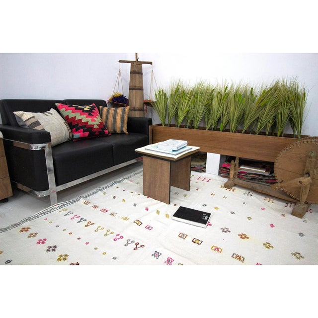 1960s Vintage White Embroidered Cotton Kilim Rug- 5′10″ × 7′4″ For Sale In Los Angeles - Image 6 of 7