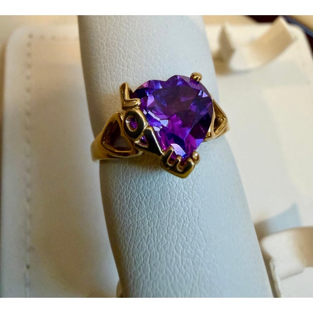 Metal 4 Carat Heart Shape Amethyst Love Cocktail Ring in 18 Karat Yellow Gold For Sale - Image 7 of 18
