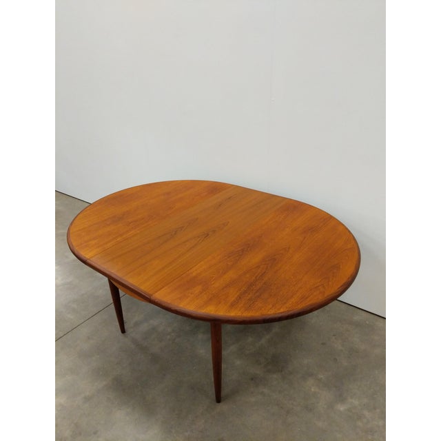 G Plan Vintage Mid Century Modern Teak Extendable Dining Table by G Plan For Sale - Image 4 of 12