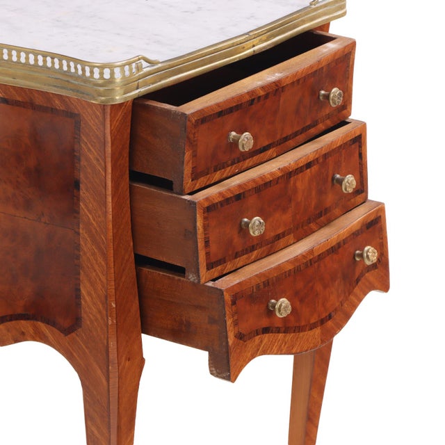 French Pair of French Louis XV Style Marble-Top Nightstands or End Tables, C 1950 For Sale - Image 3 of 5