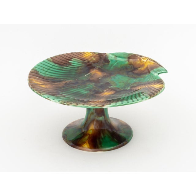 Wedgwood Shell-Form Centerpiece and Five Plates For Sale - Image 12 of 14