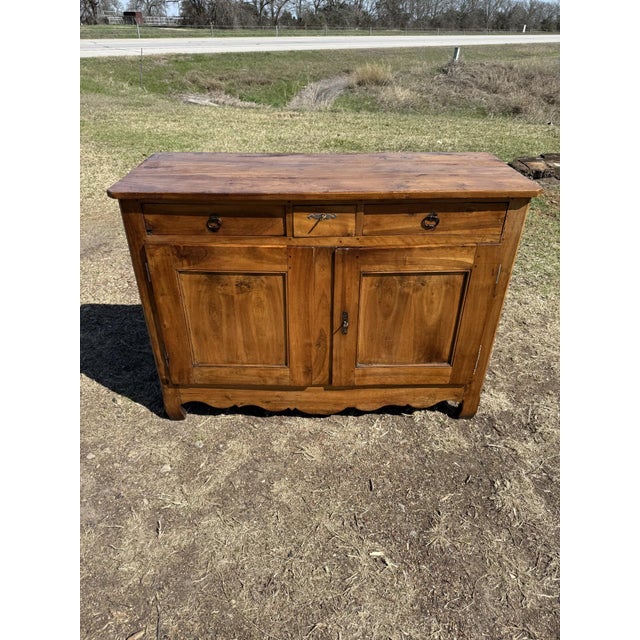 French Provincial 18th Century French Country Louis XV Walnut Sideboard / Buffet For Sale - Image 3 of 18