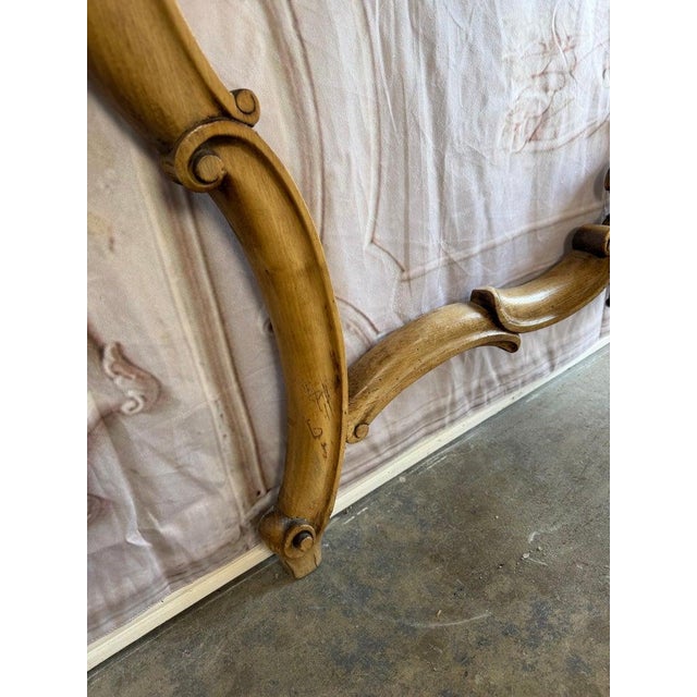 French Louis XV Style Carved Giltwood Console Table With White Marble Top For Sale In Los Angeles - Image 6 of 15