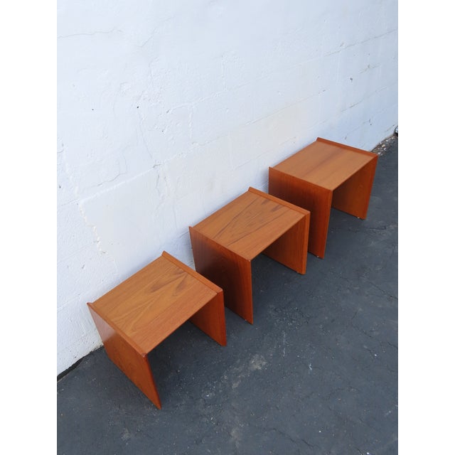 Danish Modern Waterfall Teak Wood Veneer Nesting Side End Tables 3pc Set 6650 For Sale - Image 4 of 15
