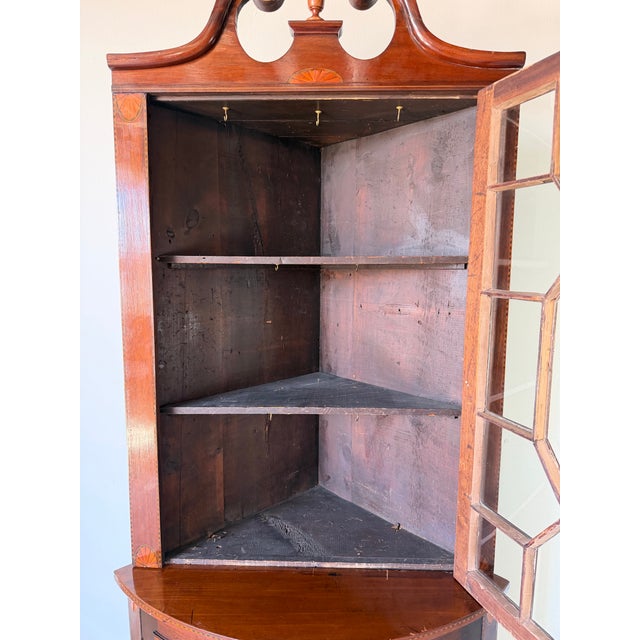 19th Century English Georgian-Style Mahogany Corner Cabinet For Sale - Image 10 of 17