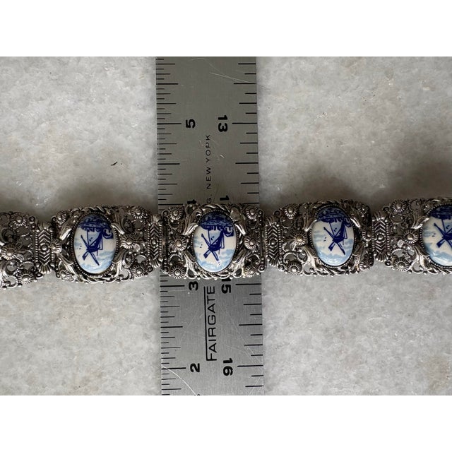1980s Dutch Delft Blue and White Porcelain Windmill Bracelet Set in Filigree Silver For Sale - Image 5 of 5