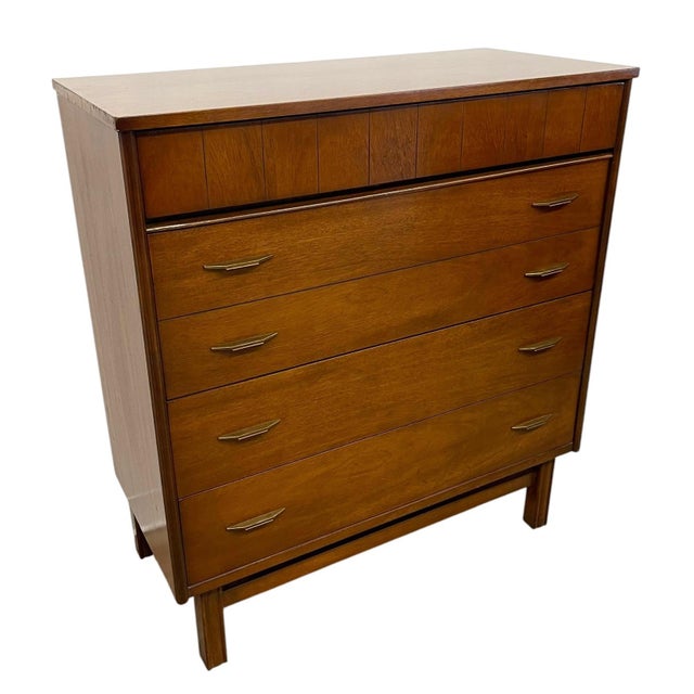 Mid-Century Modern 1970s Mid Century Modern Bassett Furniture 4 Drawer Dresser With Dovetail Construction and Brass-Toned Pulls For Sale - Image 3 of 10