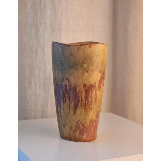 Stoneware vase with beautiful hare fur glaze by Gunnar Nylund for Rörstand, Sweden mid-1900s. Marked Nylund and Rörstand....