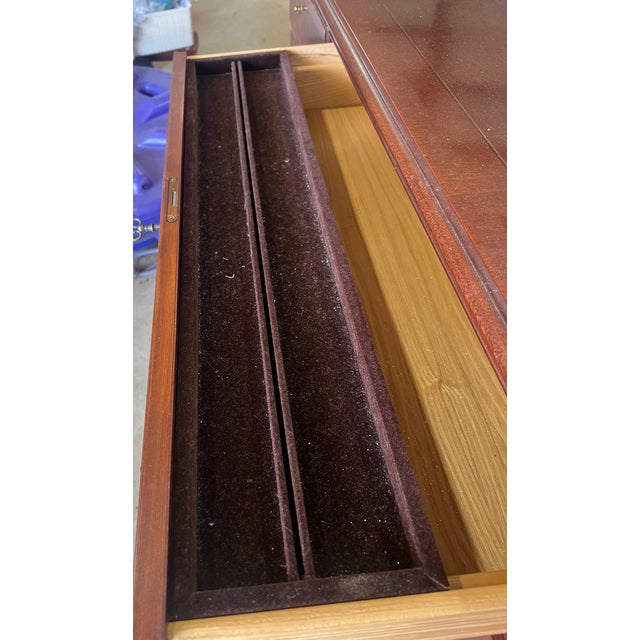 Ethan Allen Ethan Allen 18th Century Mahogany Dresser For Sale - Image 4 of 16