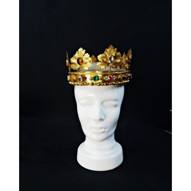 Baroque Large Crown of the Virgin in Gilded Brass and Colored Glass Cabochon, 19th Century For Sale - Image 3 of 17
