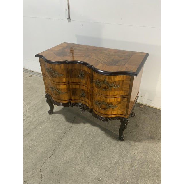 Baroque Chest of Drawers in Walnut, 1750s For Sale - Image 6 of 18