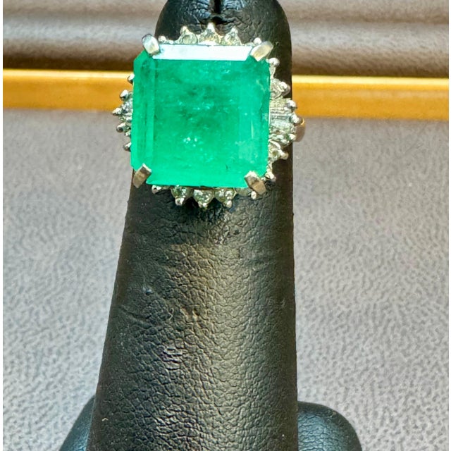 Early 21st Century 7.78 Carat Natural Square Emerald & 0.45 Ct Diamond Ring in Platinum, Size 4.5 For Sale - Image 5 of 18