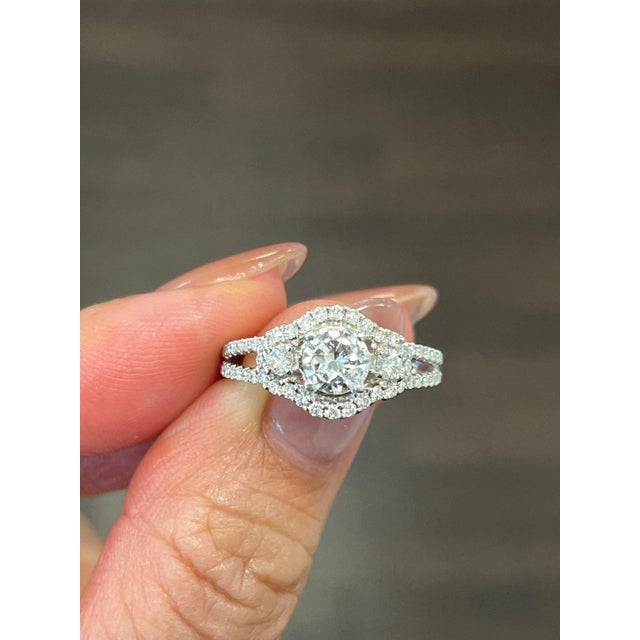 Modern 1.06 Ct Diamond Ring Size 6.5 For Sale - Image 3 of 5