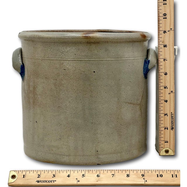 Excellent 1850s Antique American Blue 2 Gallon Flower Decorated Stoneware Jar by S. T. Brewer - Havana New York For Sale - Image 16 of 18