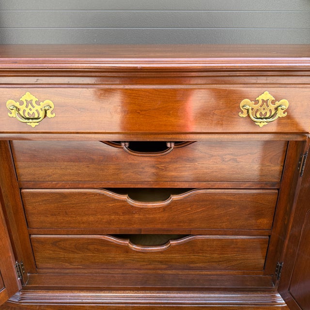 Auburn 1980s Knob Creek / Ethan Allen Traditional Georgian Solid Cherry 4 Door 6 Drawer Buffet or Sideboard (31-6311) For Sale - Image 8 of 16