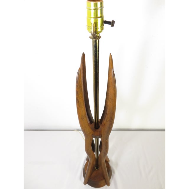 Adrian Pearsall Mid Century Sculptural Walnut Table Lamp ~ Modeline Style ~ Vintage Retro Modernist Art Lighting For Sale - Image 4 of 10