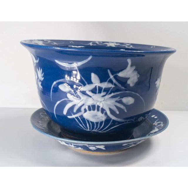 We are selling this nice decorative Chinese Blue and white planter. This planter is glazed in dark rich blue with white...