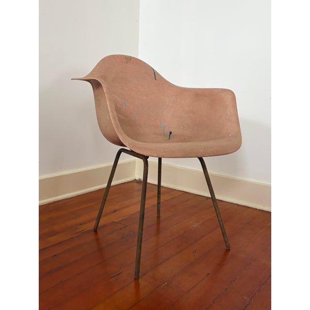 Mid-Century Modern 1950s Eames for Herman Miller Fiberglass Armchair – Sculptural Form W/ Artist Patina For Sale - Image 3 of 9