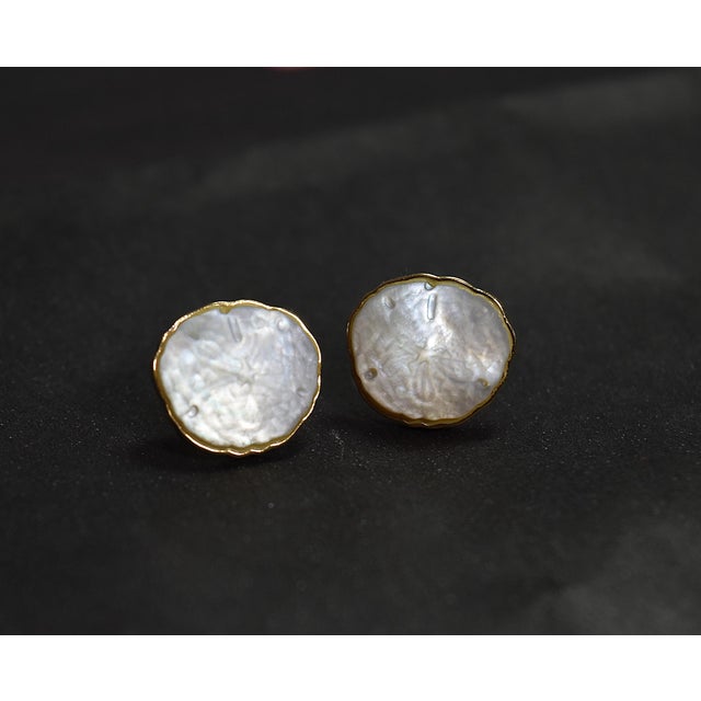 Metal 14k Gold Kabana Carved Mother of Pearl Sand Dollar Pierced Post Earrings, A Pair For Sale - Image 7 of 15