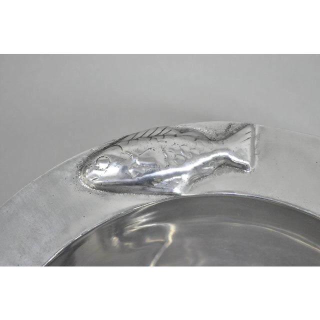 Vintage Mariposa Brillante Mid Century Modern Aluminum Fish Salad Bowl With Utensils- 3 Pieces For Sale - Image 4 of 11