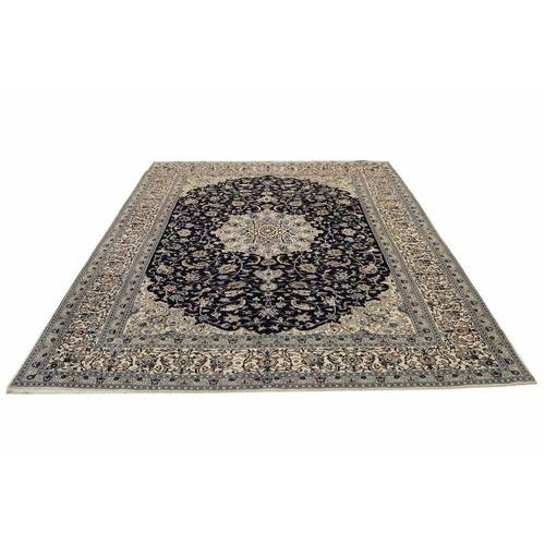 Middle Eastern Rug in Wool For Sale - Image 5 of 5