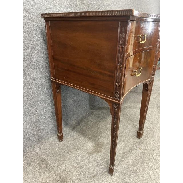 Early 19th Century American Federal Mahogany Sideboard - Hand-Cut Dovetail For Sale - Image 4 of 13
