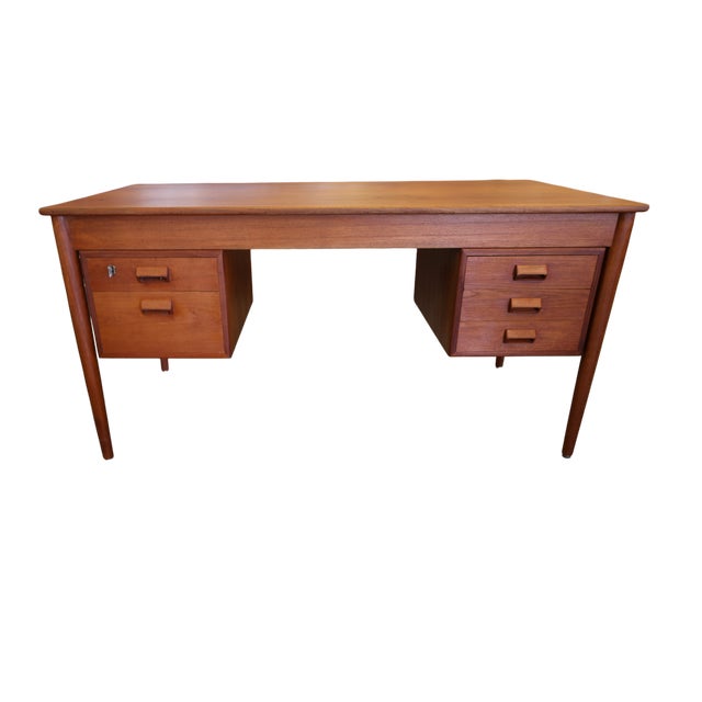 Teak Desk by Børge Mogensen for Søborg Møbelfabrik, Denmark, 1960s, in Flawless conditions. Designed 1960 to 1969 I have...