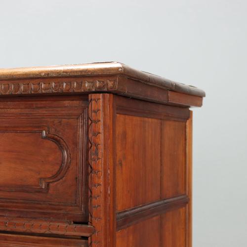 Brown 17th Century Baroque Walnut Canterano For Sale - Image 8 of 15
