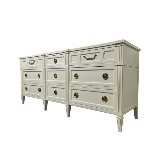 French Provincial Vintage American of Martinsville Off-White Lacquered Triple Dresser With Original Brass Hardware For Sale - Image 3 of 17