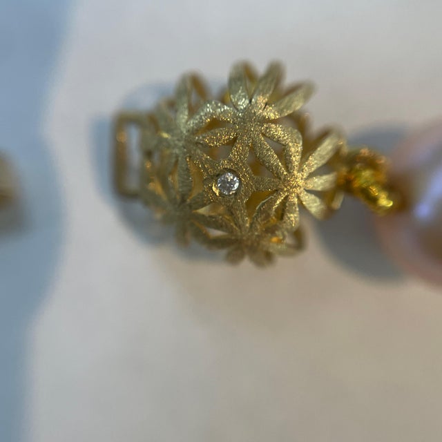 Metal Pink Pearl Single Strand Necklace With 14k Yellow Gold Clasp For Sale - Image 7 of 8