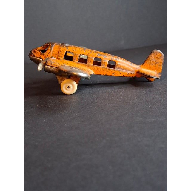 American Share Vintage 1930s Hubley Cast Iron Tat Nc-491 Dual Prop Airplane Toy Orange Nickel For Sale - Image 3 of 15