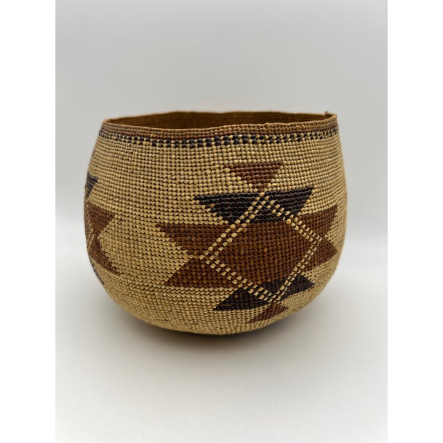 American Antique Native American Basket Hupa or Pit River Afrohemian Decor For Sale - Image 3 of 8