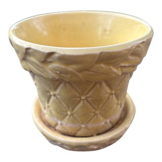 1940s McCoy Quilted Diamond Leaf Pattern Planter For Sale