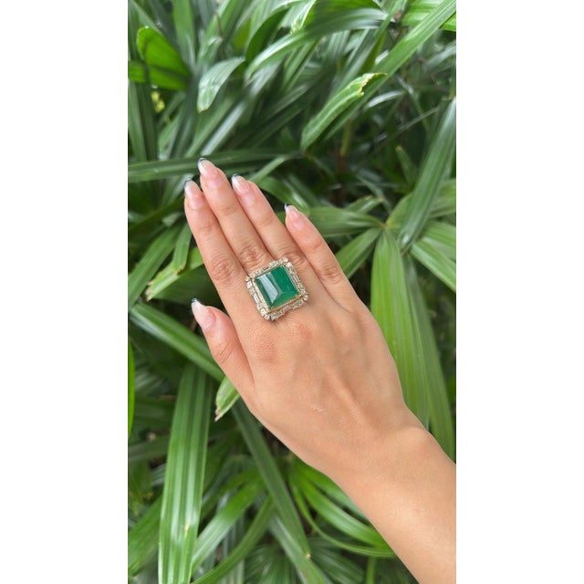 2020s 24.87 Carats, Natural Zambian Emerald Sugarloaf & Yellow Diamonds Cocktail Ring, Us Size 6.5 For Sale - Image 5 of 11