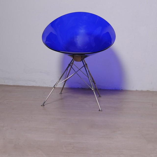 Designed by Philippe Starck in 1995 for Kartell, Eros is an enveloping chair with an organic shape, characterized by a...
